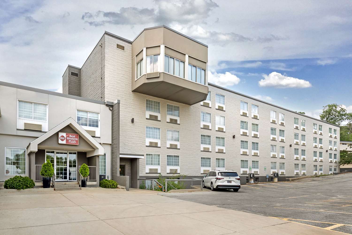 Best Western Plus Longbranch Hotel and Convention Center 24/25