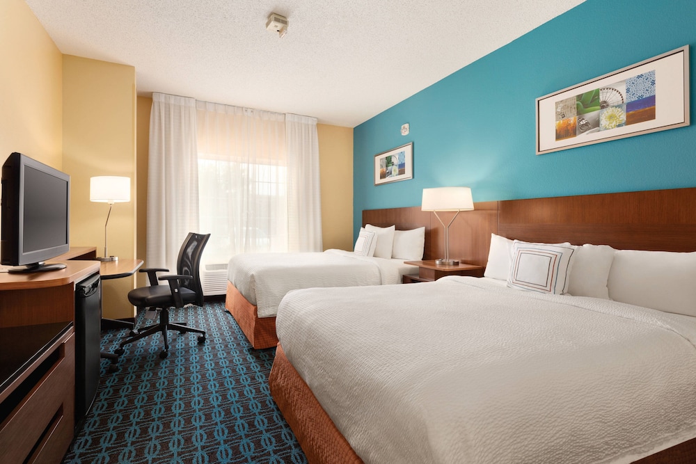 Fairfield Inn Suites Houston the Woodlands 10/26