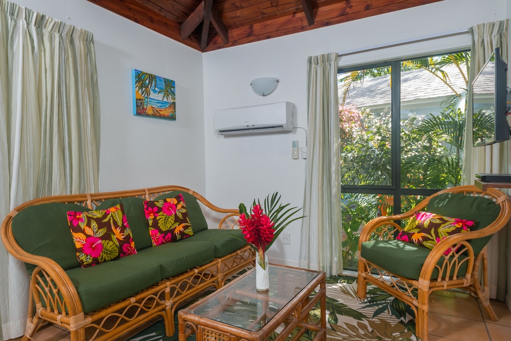 THE COOKS OASIS HOLIDAY VILLAS 28/50