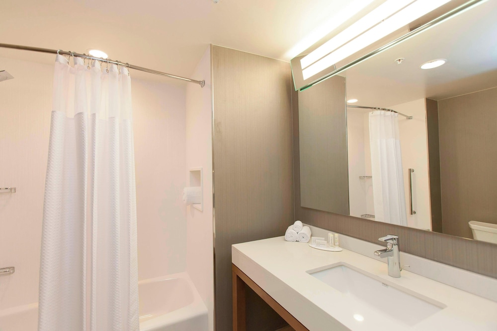 Courtyard by Marriott Houston City Place 49/50