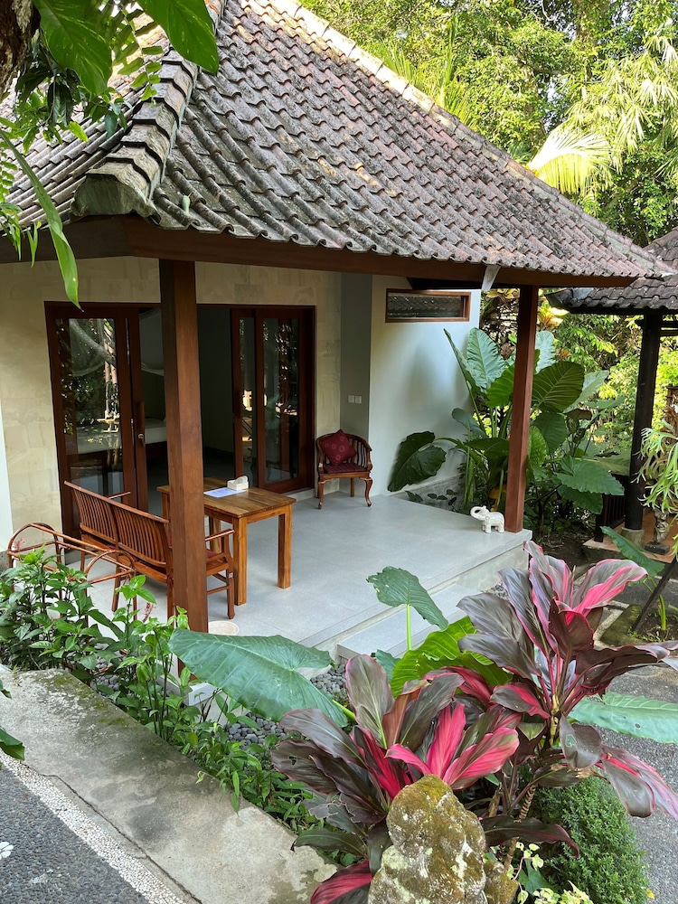 Sama's Cottages And Villas 1/50