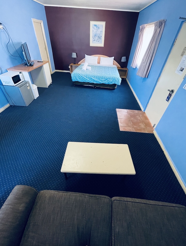 City East Motel 24/41