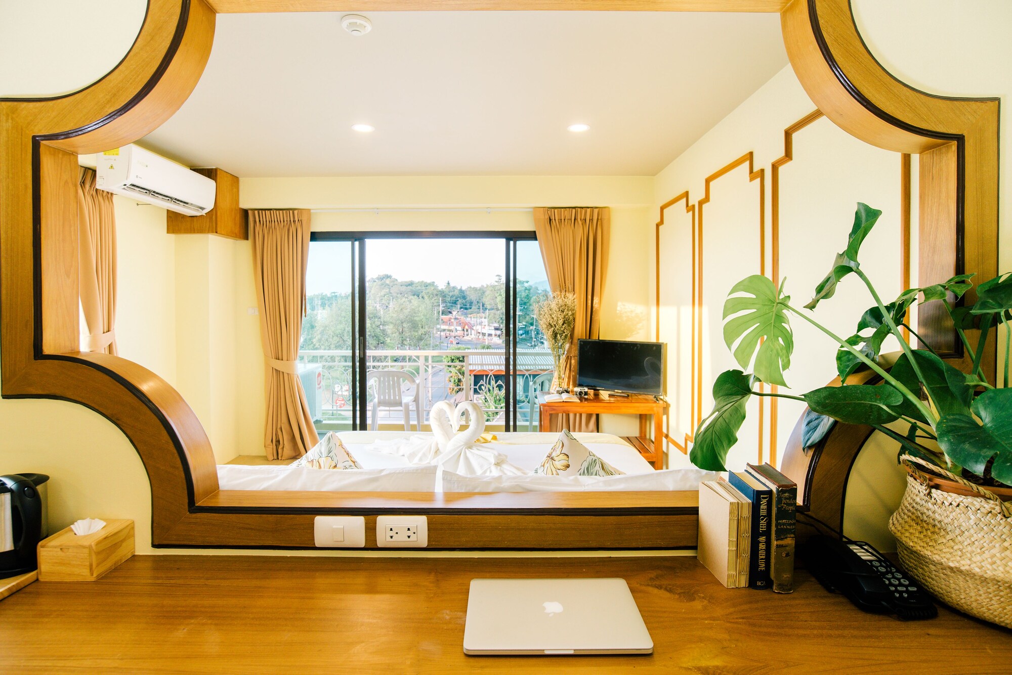 Space, Deluxe, King Bed, Town View، ROYAL PINEAPPLE HOTEL a welcome to wealth and good fortune 8/10