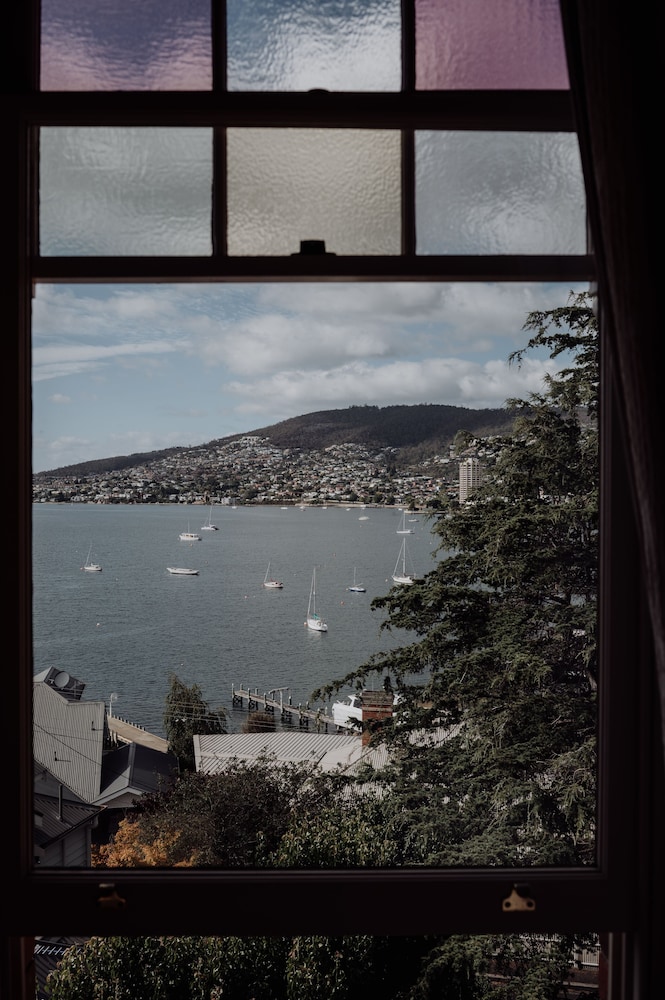 Grande Vue Private Hotel 64/66