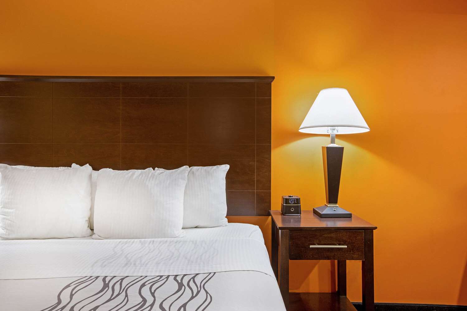 La Quinta Inn & Suites by Wyndham Tulsa Airpt / Expo Square 10/35