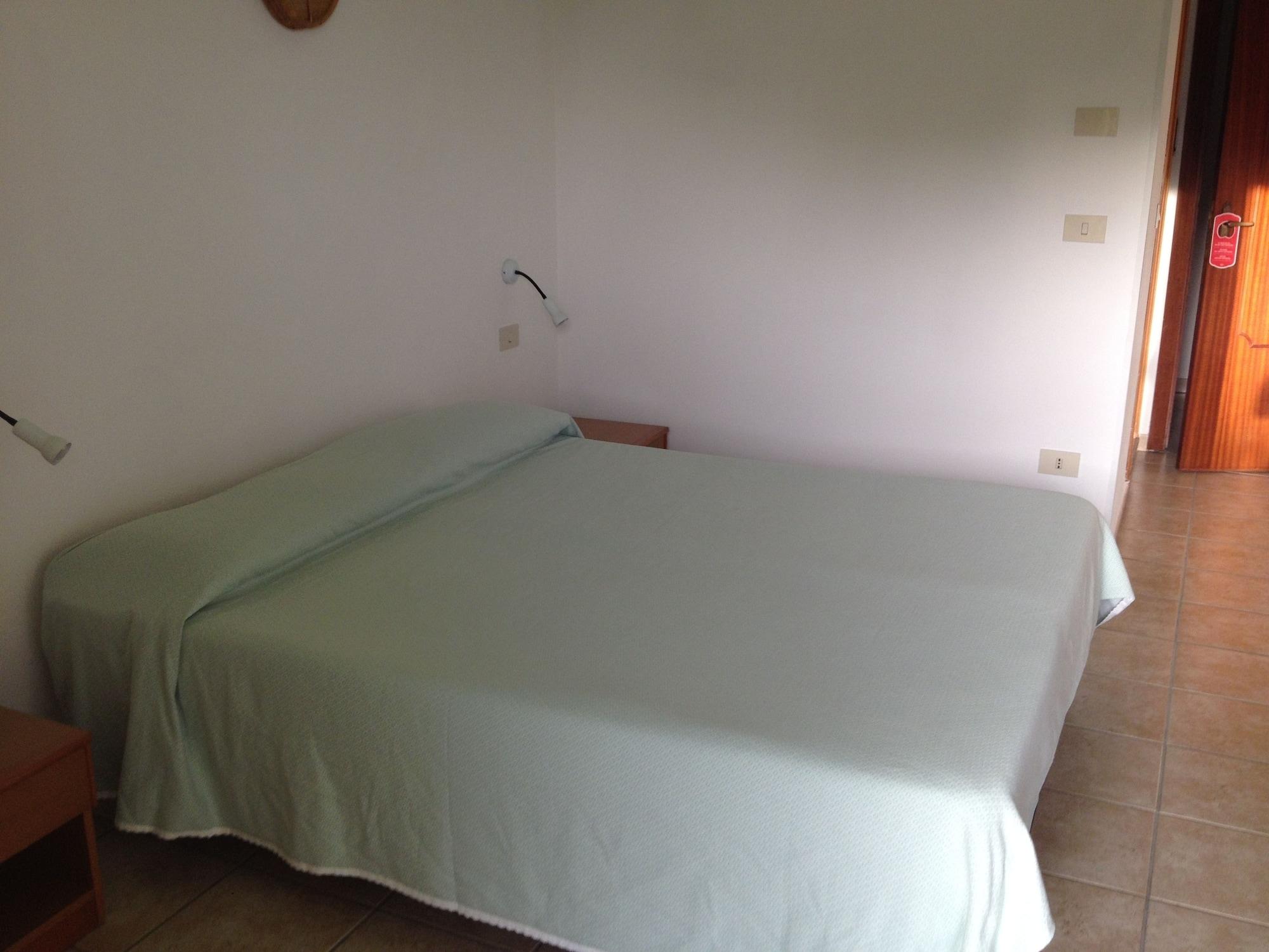 Basic, Double or Twin Bed