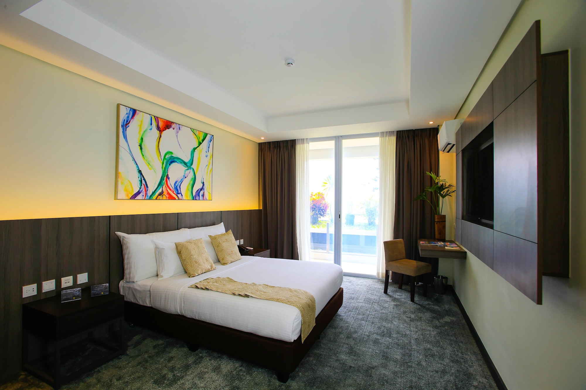 Deluxe Queen Mayon View