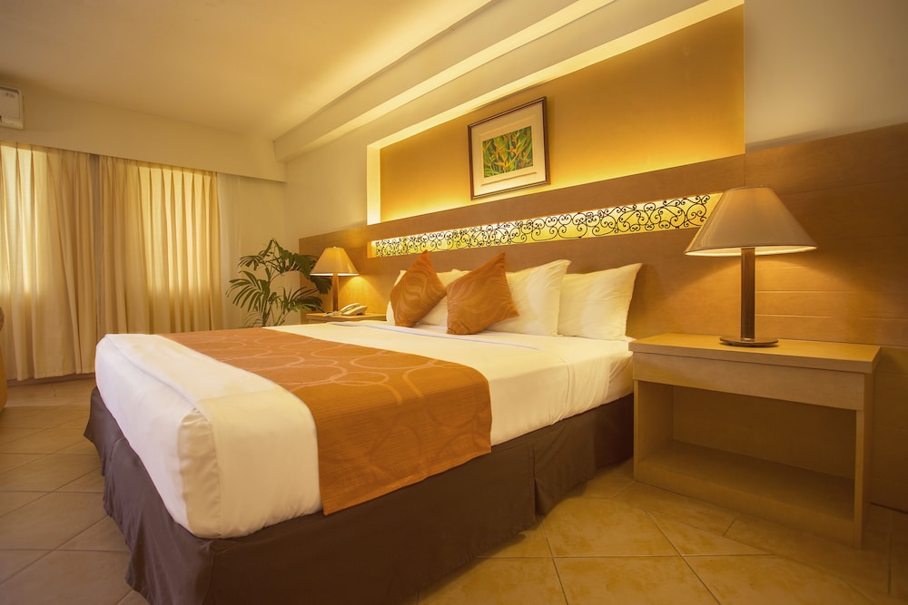 Montebello Hotel, Cebu 12/56