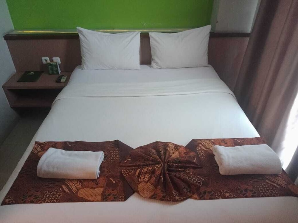 Loji Hotel Solo 16/64