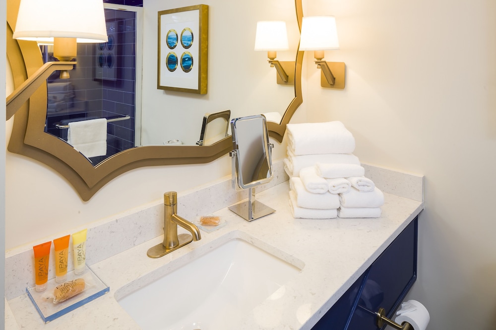 Hotel 1620 Plymouth Harbor 35/65