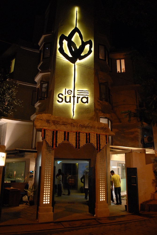 Hotel Le Sutra Hotel, Khar, Mumbai 2/60