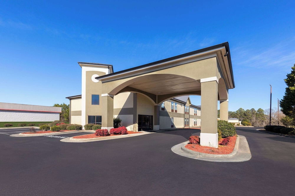 Baymont by Wyndham Creedmoor 42/47