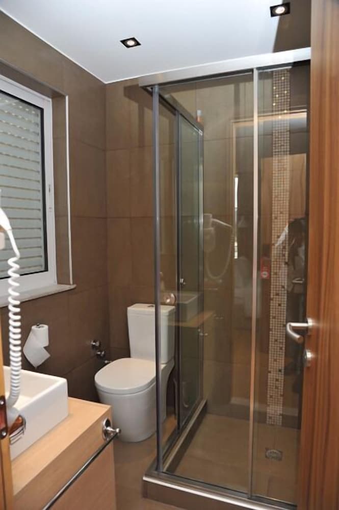 Elements Rooms & Apartments 20/23