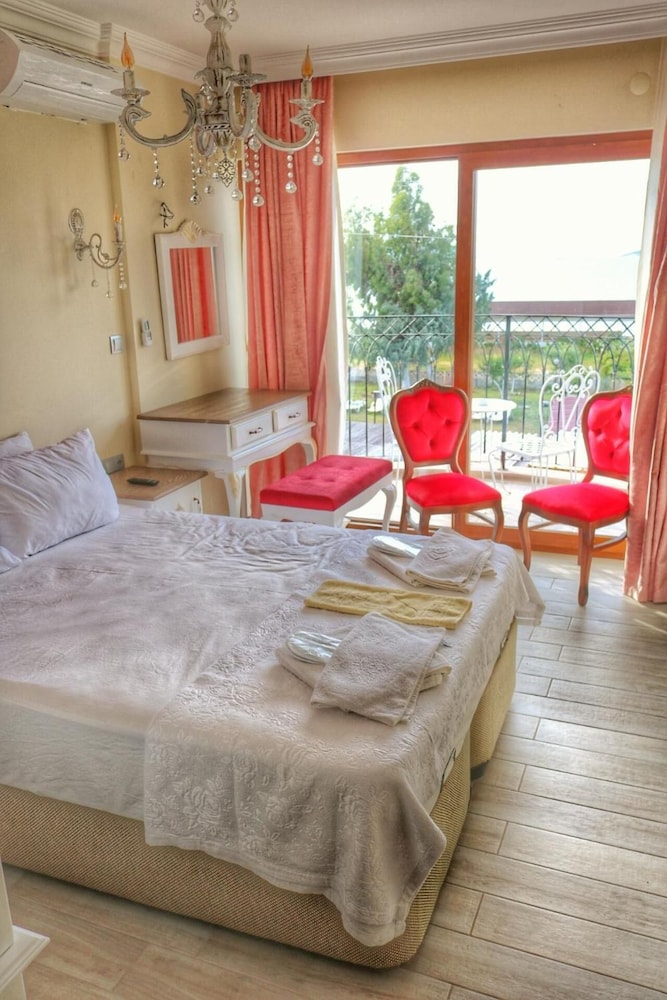 Stone Hill Hotel 24/61