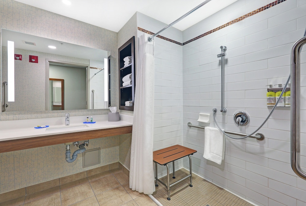 غرفة قياسية بسرير كينج لذوي الإعاقة، Holiday Inn Express Hotel Suites Woodstock South 3/5