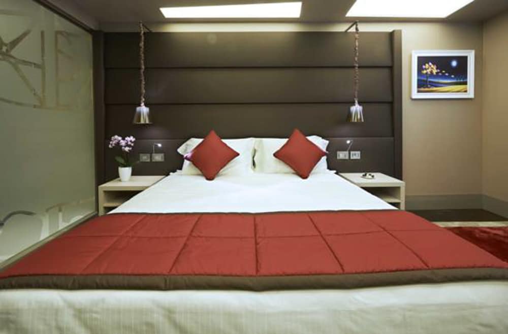 DELUXE, DOUBLE BED