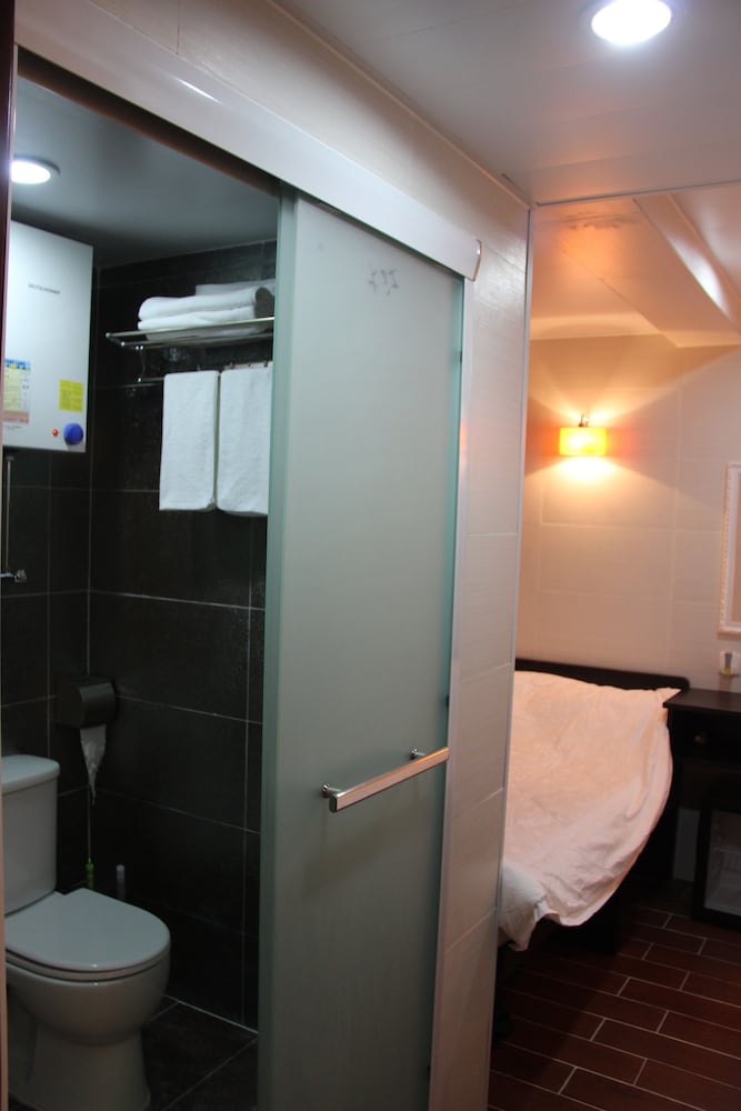 Happy Bee Hostel 26/29