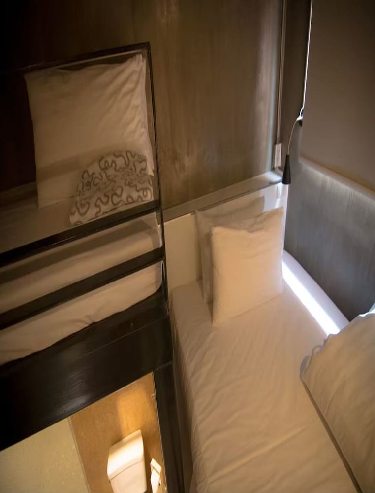 Collection O Jasaen Stylish Boutique Hotel 35/54