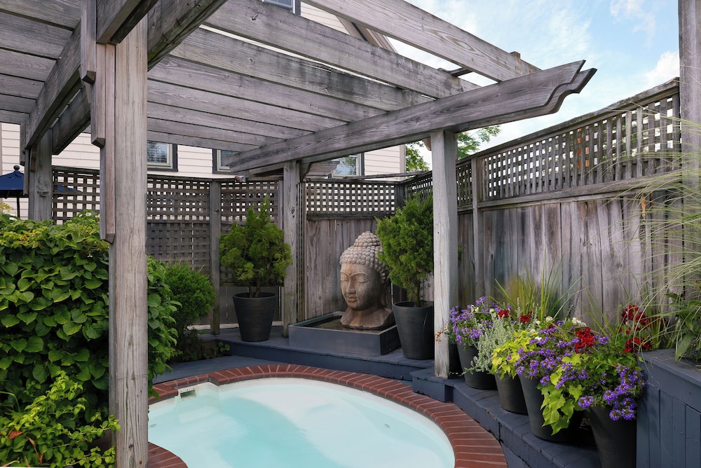 Crowne Pointe Historic Inn Spa 39/75