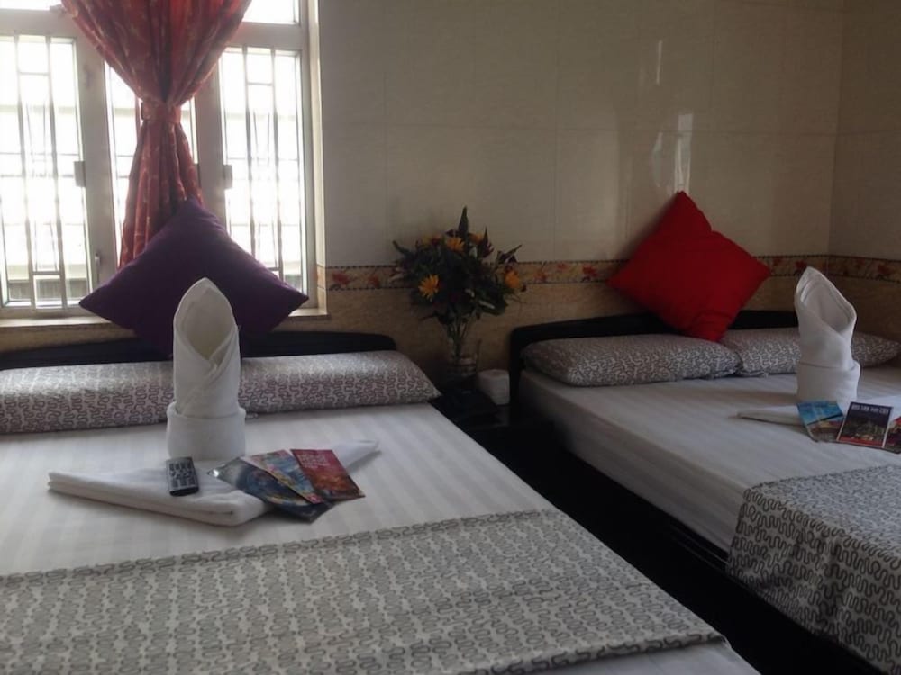 New London Hostel 20/29