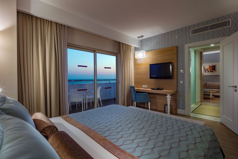 SUITE, SEA VIEW