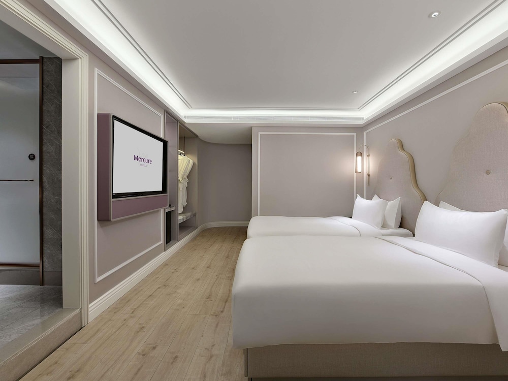 PRIVILEGE, TWIN BEDS