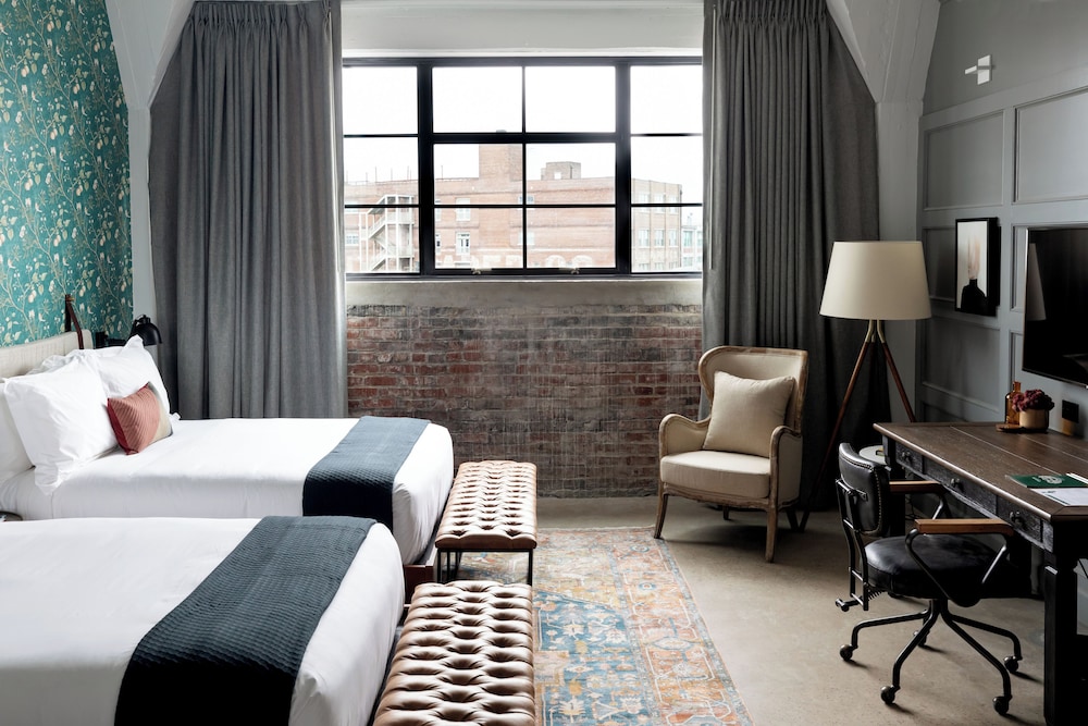 ROOM, 2 DOUBLE BEDS