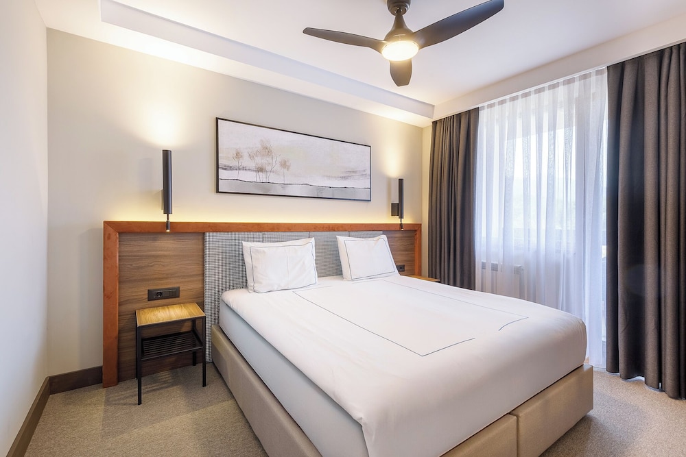 SUPERIOR, SUITE, MOUNTAIN VIEW