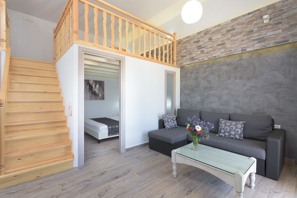 Vlycha Beach Studios & Apartments 50/71