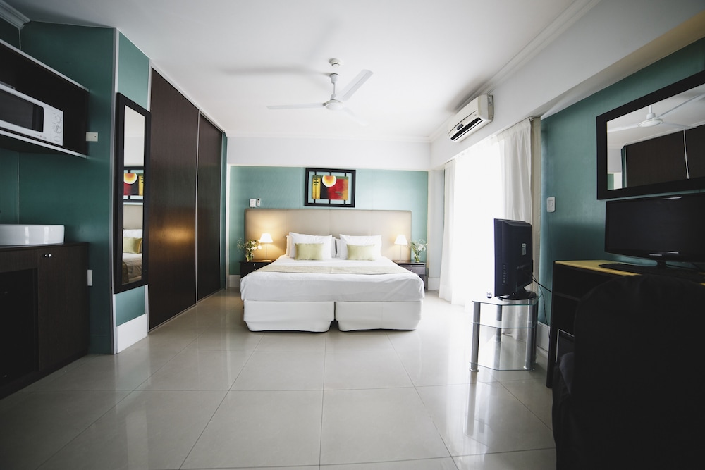 ROOM, TRIPLE