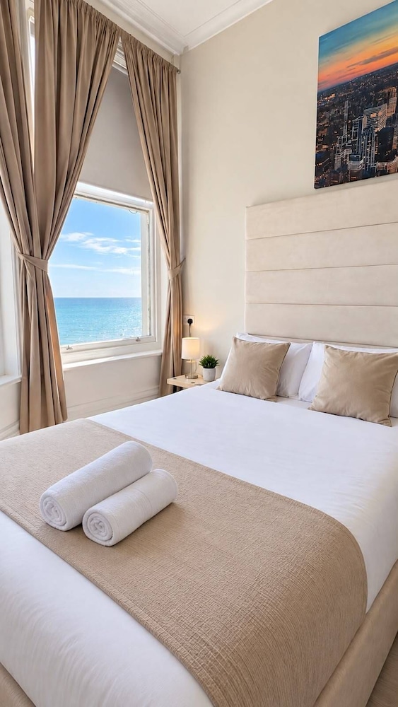 OYO Marine Parade Hotel Eastbourne Pier 22/60