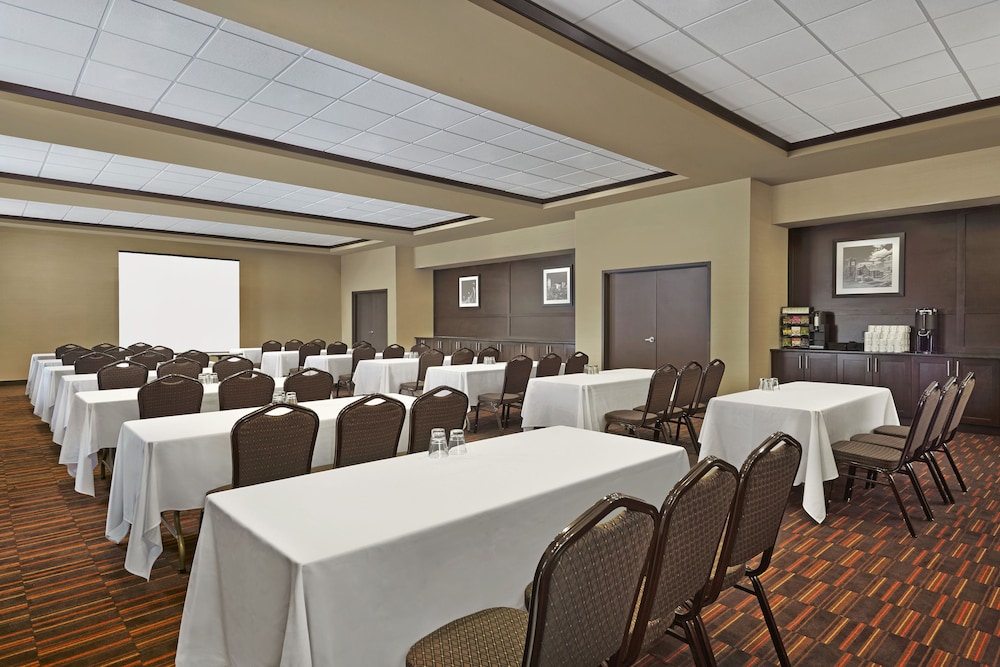 Four Points by Sheraton Edmonton International Airport 47/55