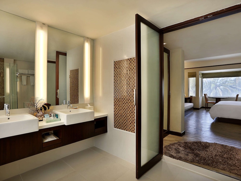 Novotel Lombok Resort and Villas 20/80