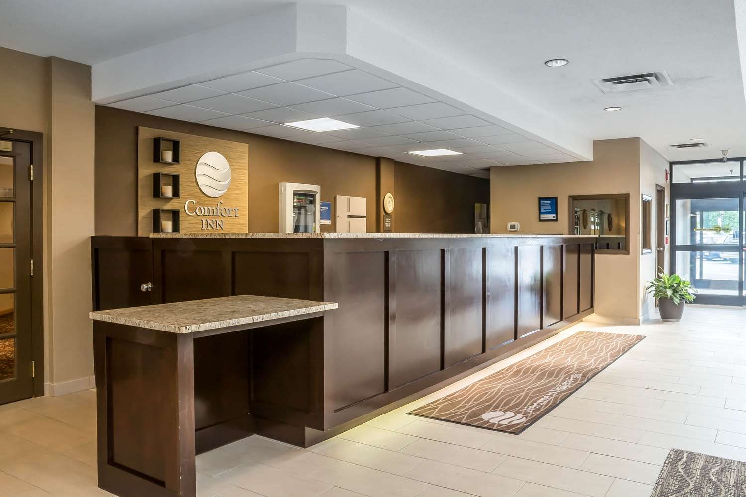 Comfort Inn The Pointe Niagara Falls, NY 5/47