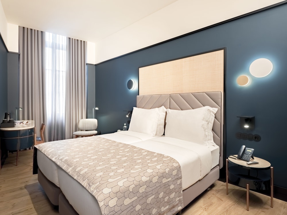 ROOM, TWIN BEDS