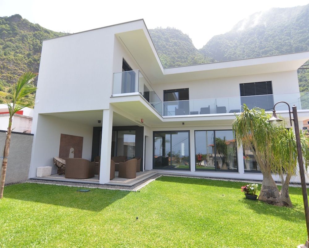 Enxurros House 4/48