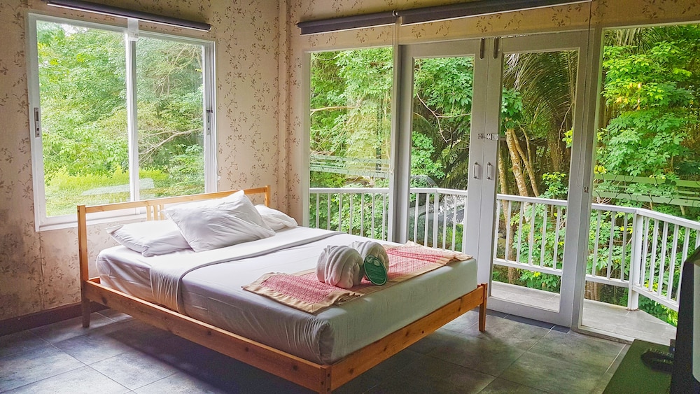 Brookside Valley Resort 28/77