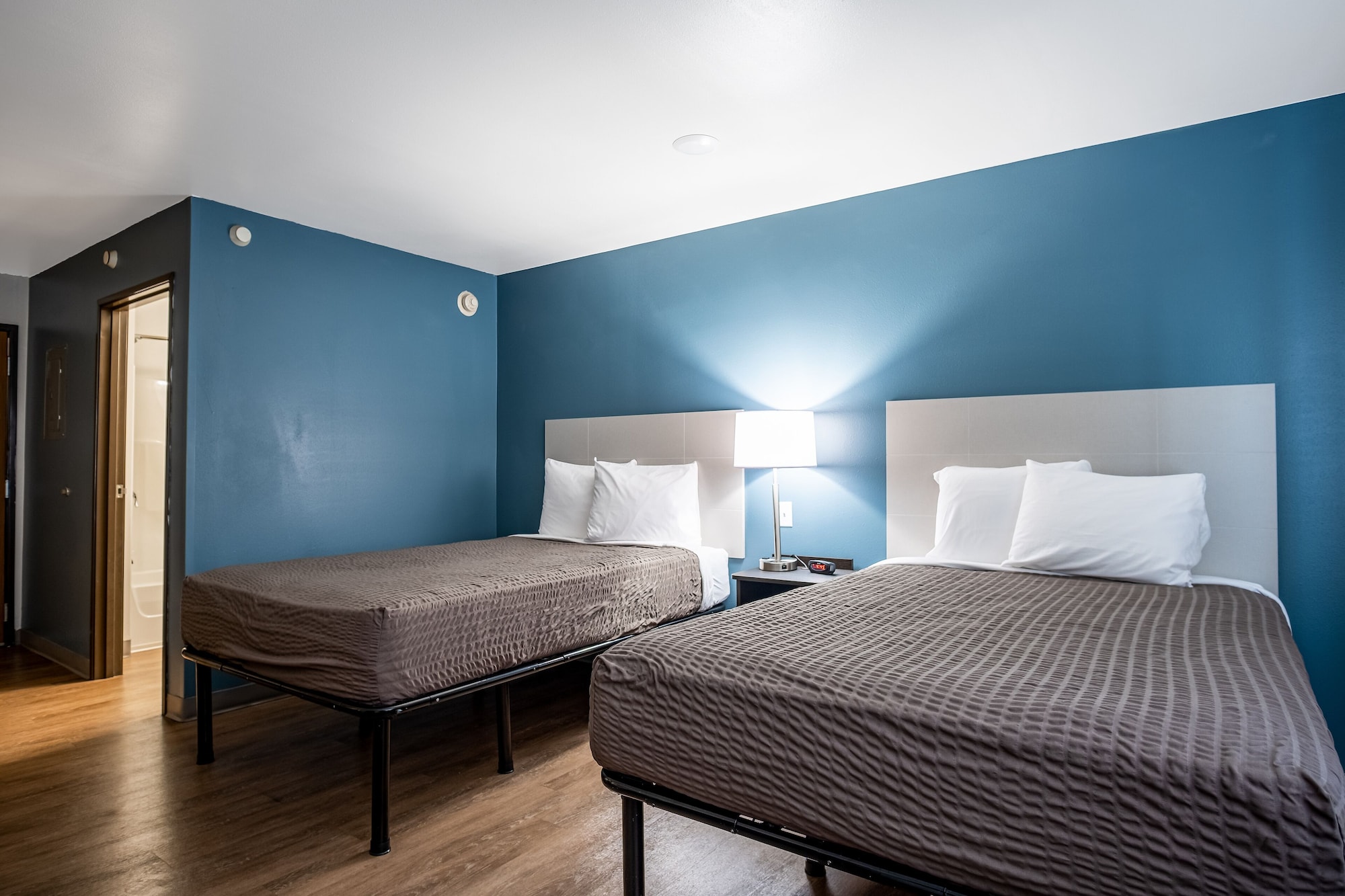 STANDARD, 2 DOUBLE BEDS