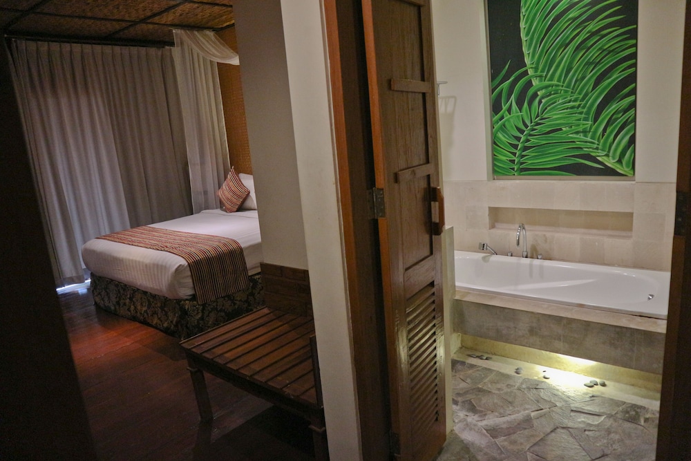 Grand Mega Resort and Spa Cepu 13/30