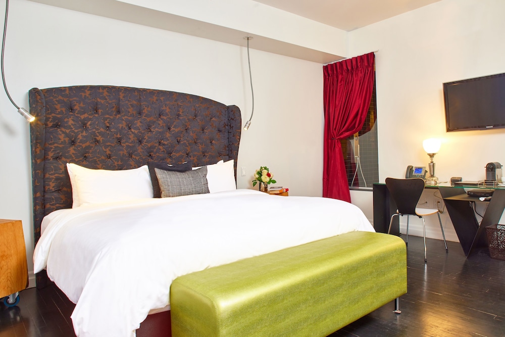 JUNIOR SUITE, KING BED