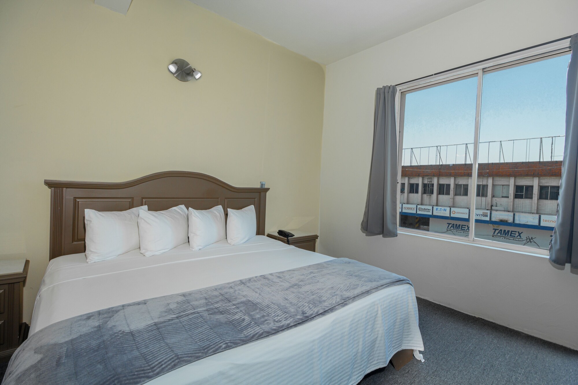 JUNIOR, KING BED, PRIVATE BATHROOM
