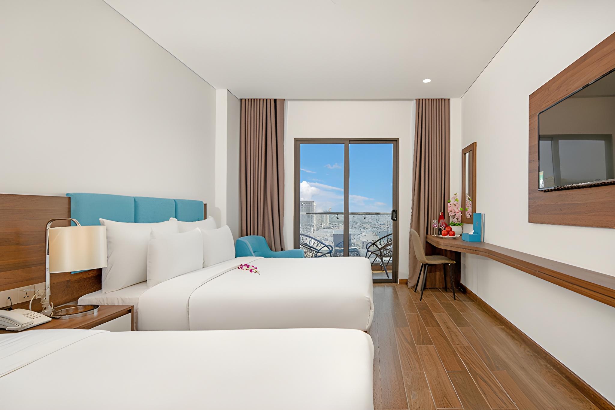 Room, 2 Double Beds, Partial City and River View