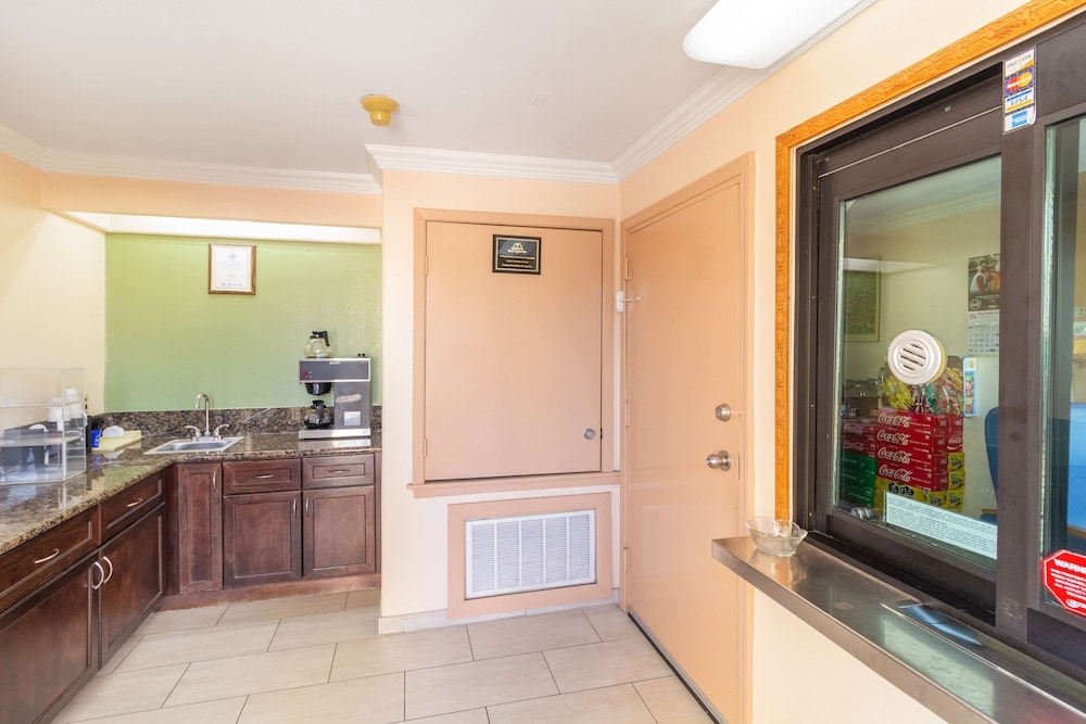 Americas Best Value Inn Houston Heights at I-45 3/40