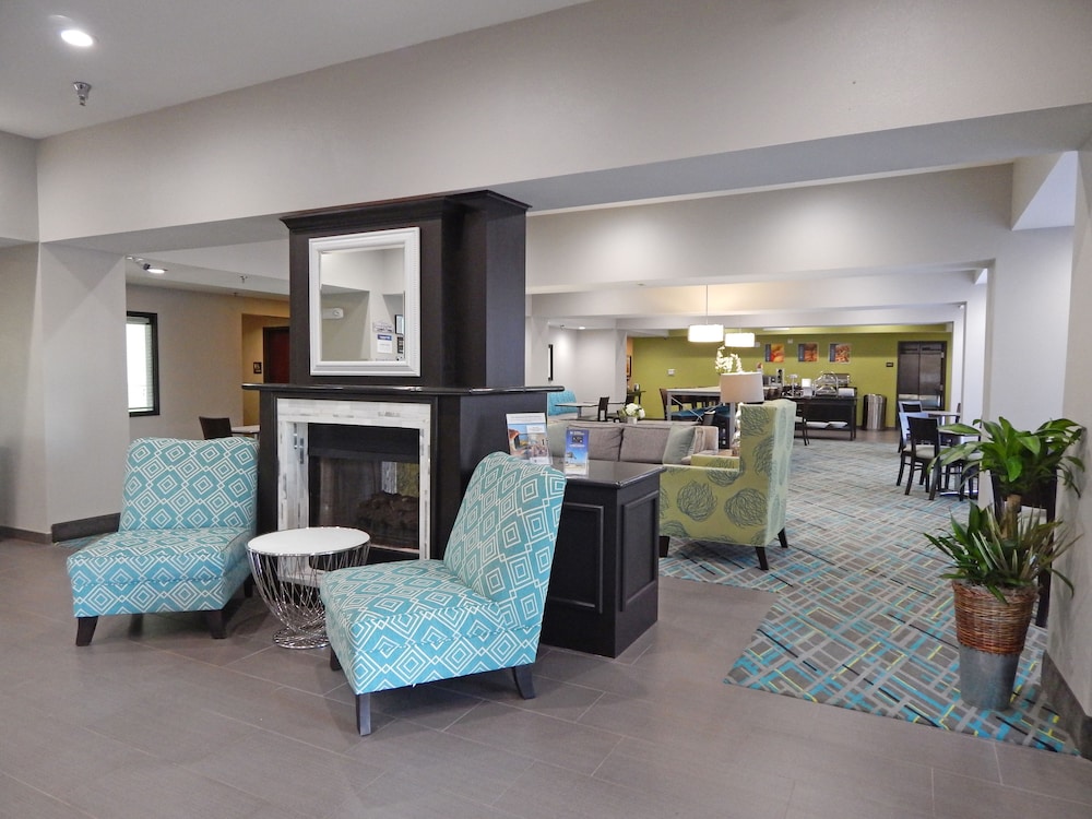 Ramada by Wyndham Burkburnett / Wichita Falls 16/65