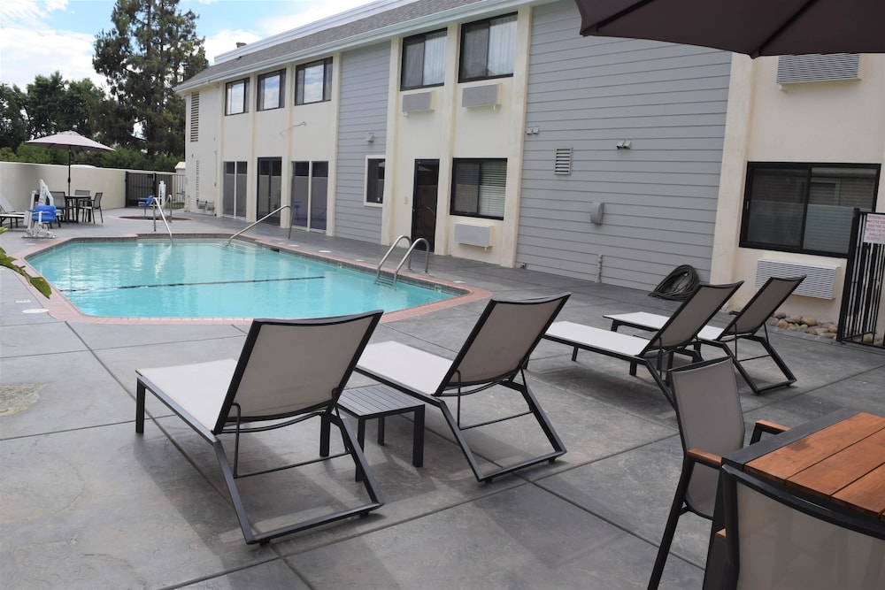 Best Western Town & Country Lodge 7/58
