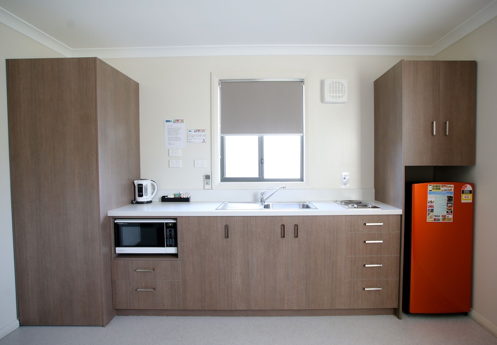 BIG4 Hobart Airport Tourist Park Hotel 12/48