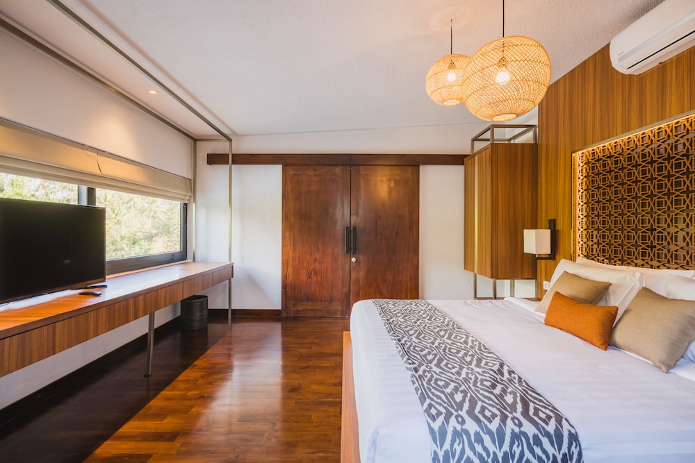 Romantic, Villa, King Bed, Valley View