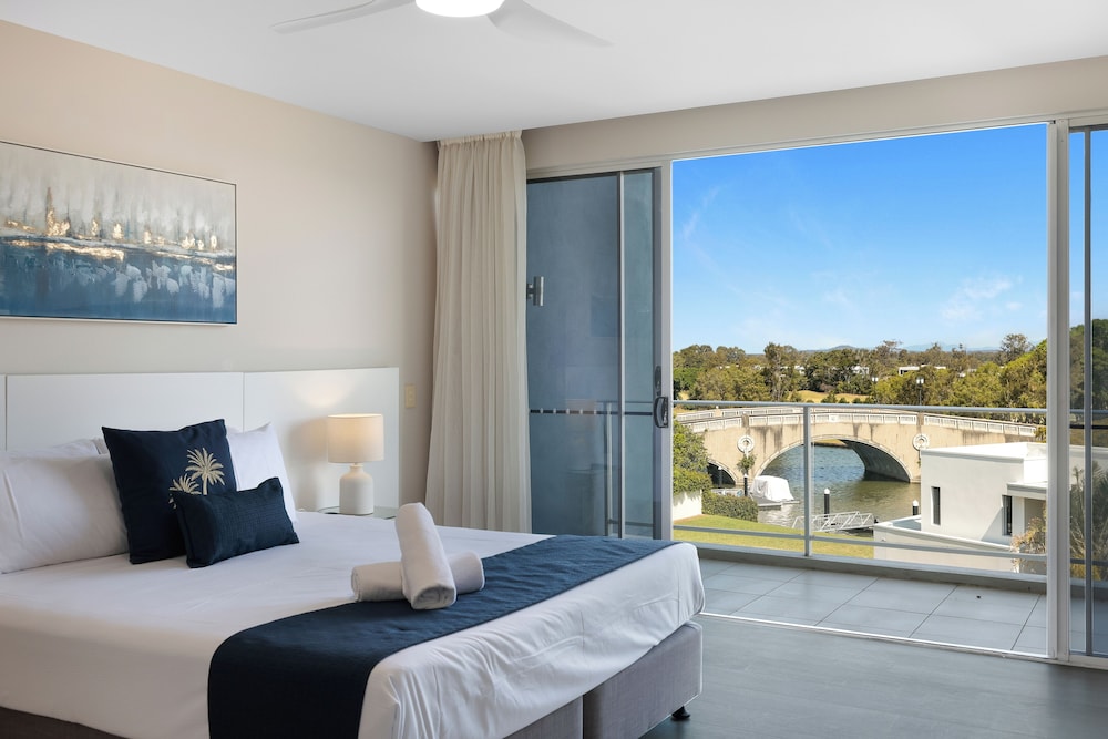 3 BEDROOMS, DELUXE, APARTMENT