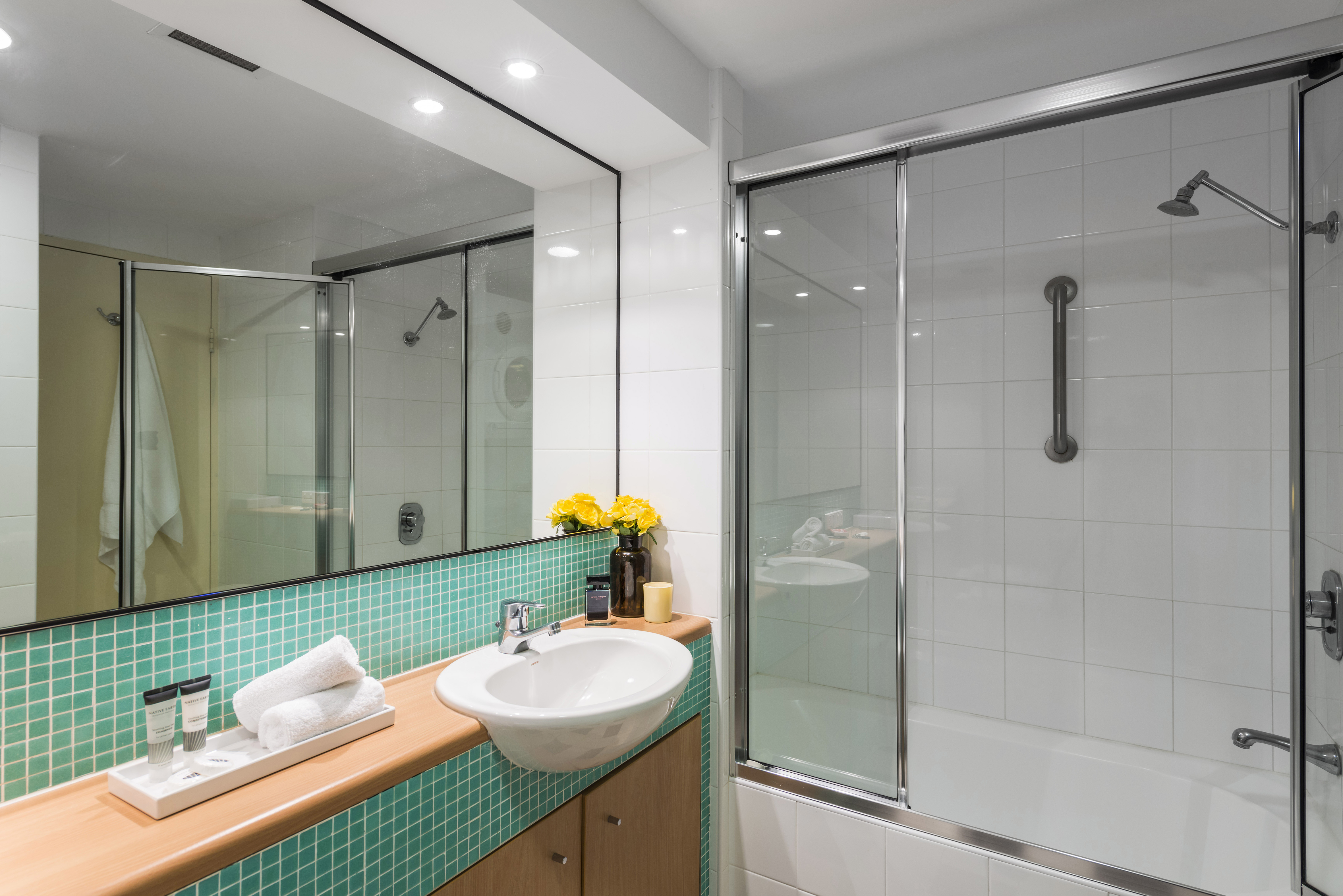 شقة بإطلالة على البحر بغرفة نوم واحدة، Oaks the Entrance Waterfront Suites 2/2