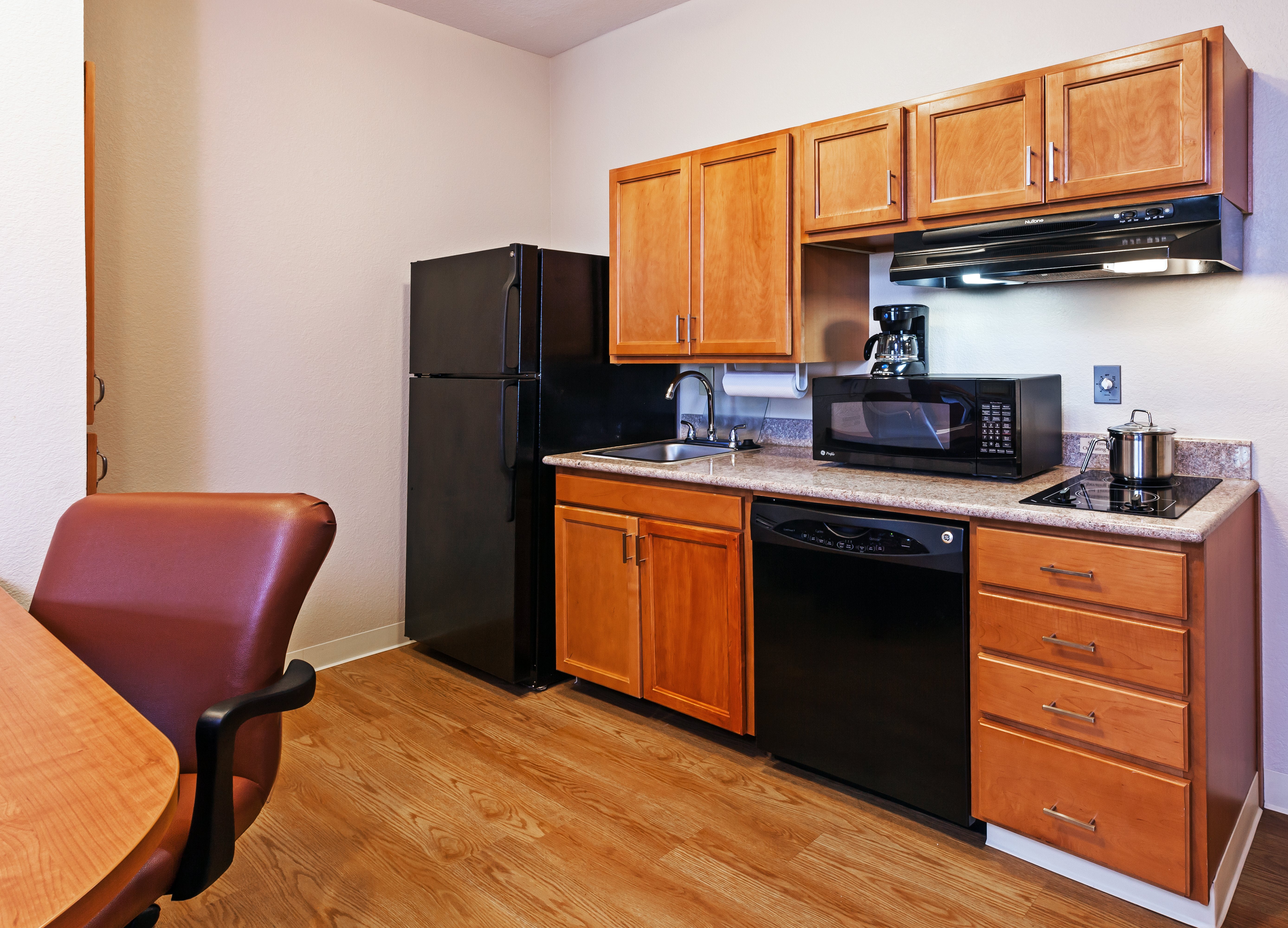 Candlewood Suites Pearland 34/37